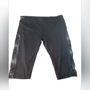 Athletic Works Women's Size XXL (20) Capri Leggings Black/White DriWorks